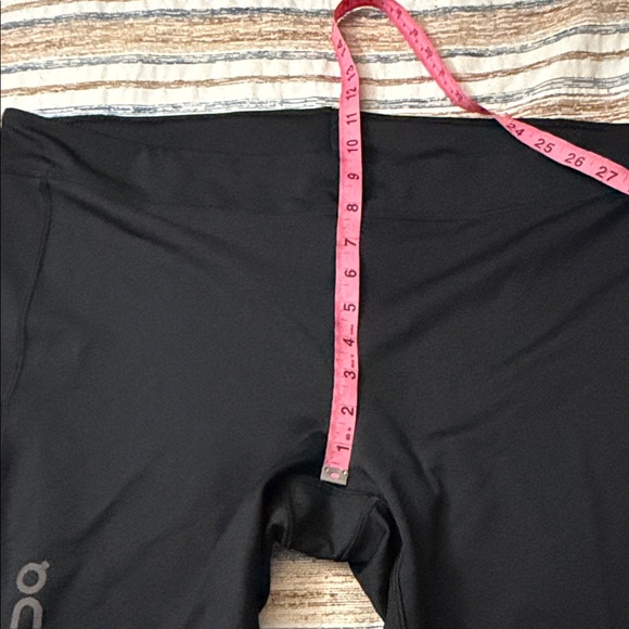 On Men's Black Performance Shorts BNWOT $90retail - Picture 10 of 11